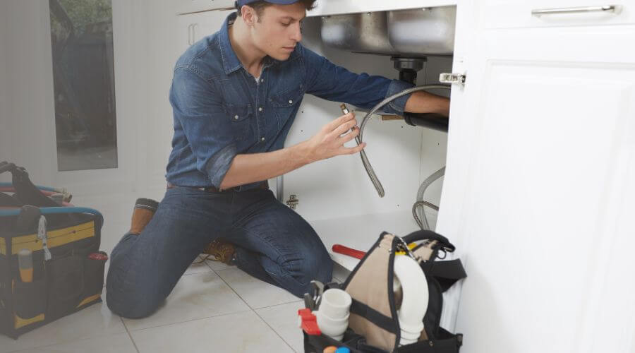 Expert burst pipe repair services in Straughn, IN